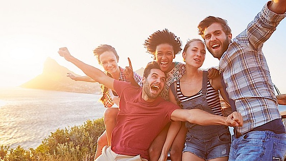 Glade mennesker Glade mennesker