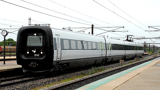 Tog på station Tog på station